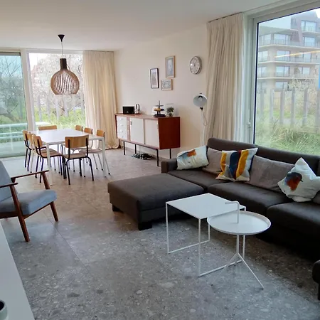 In Nieuwpoort Near The Beach, Cleaning Included アパート *